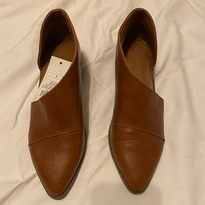 Universal thread Target booties Size 7 Brand new